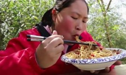 胖妹妹吃瓜,胖妹妹的甜蜜瓜果时光