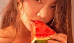 青州吃瓜大嫂视频,一场网络爆红的乡村美食盛宴