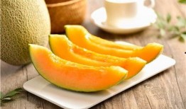 宝宝积食可以吃哈密瓜,轻松应对积食困扰