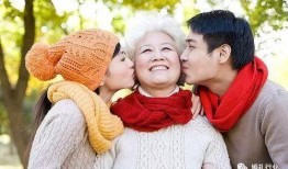 农村婆媳吃角瓜,农村婆媳温馨生活剪影