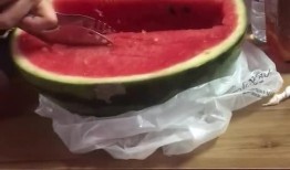 宿舍露脸吃瓜,揭秘校园生活的小确幸