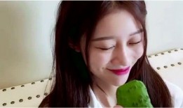 吃瓜美女搞笑,美女吃瓜，欢乐无限