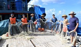 中国渔民吃瓜国外,揭秘国外“吃瓜”现象背后的故事